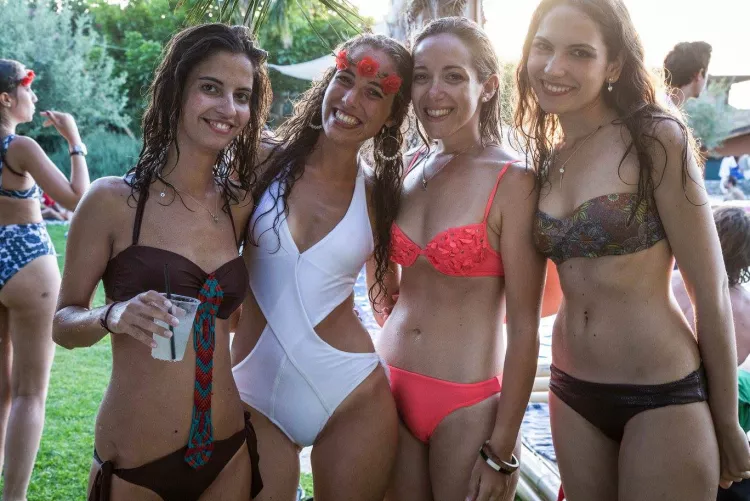 Pool Party by Nestilof