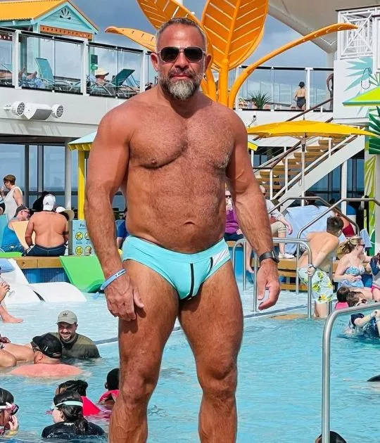 poolside posted by peludoporfavor