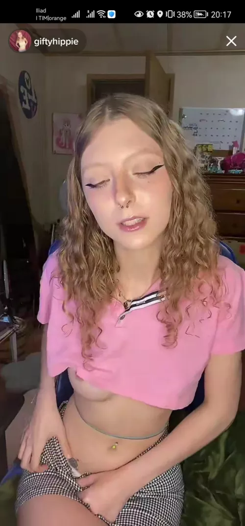 POSE 🥵 by TheLoobe