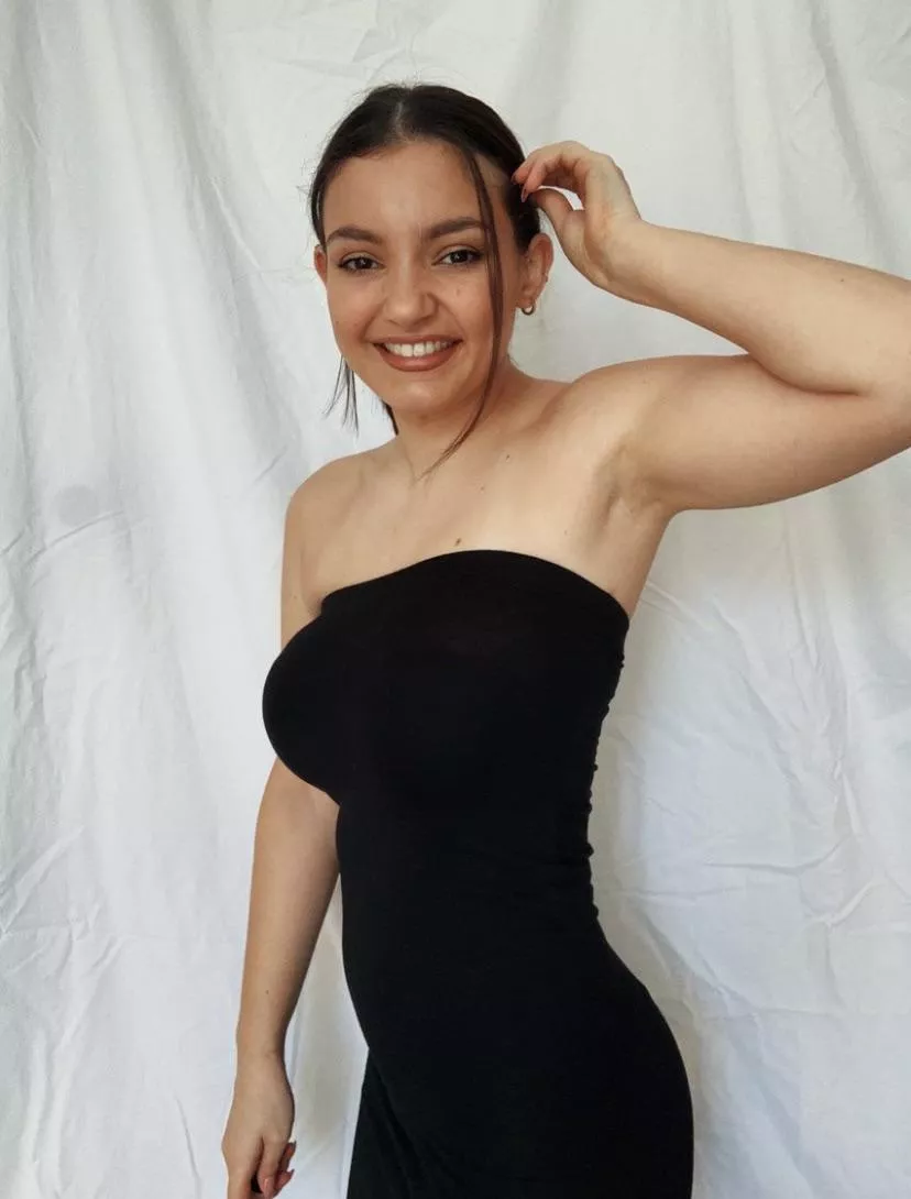 Pose posted by EzziUchiha