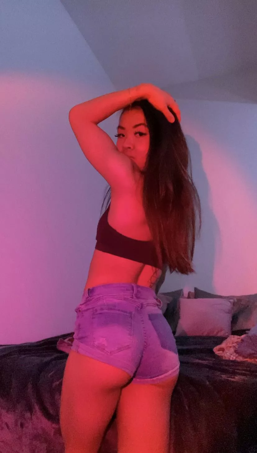 Posing for you 💜 posted by angelyraxo