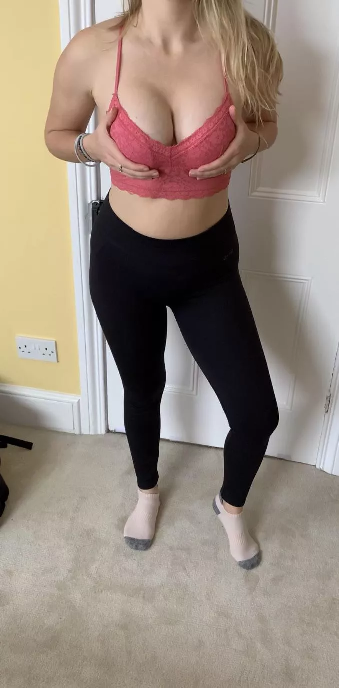 Post home workout in yoga pants :) posted by rosiesparadise