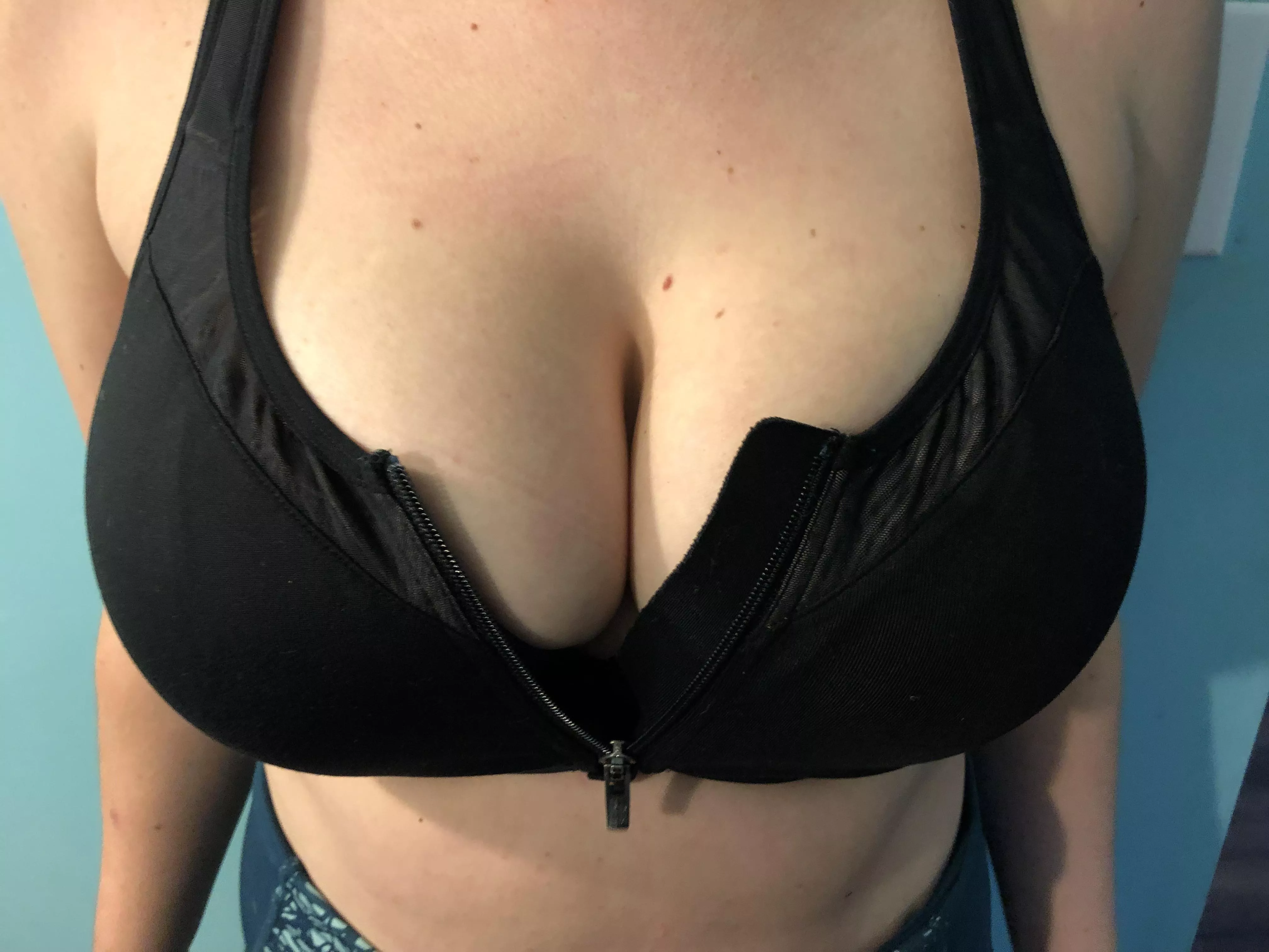 Post or Dm a tribute to see the bra come off posted by skeptical555