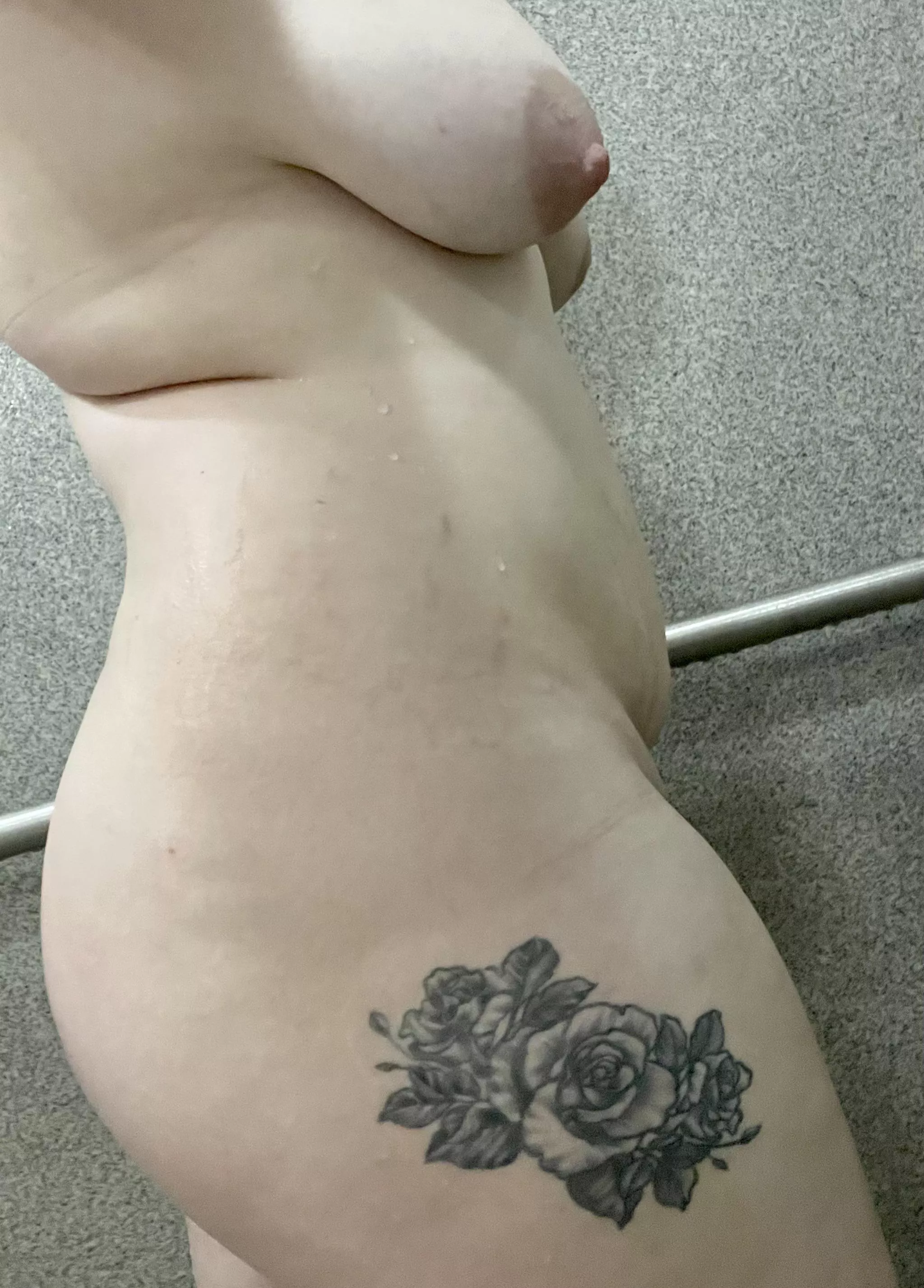 Post workout shower pic 😋🫧 posted by Bootyful3223