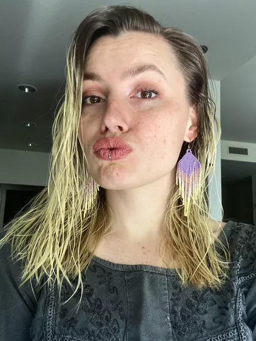 Post-shower selfie [f] by CuriousCatieCat