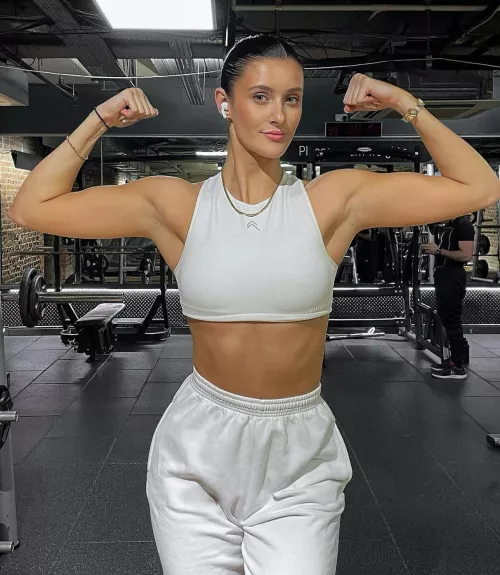 Post-workout stinky armpits. Sniff or nah? by huagyk