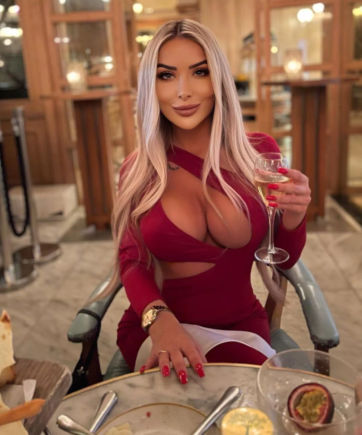 POV: Date with a Bimbo posted by CHEWY_BRICK