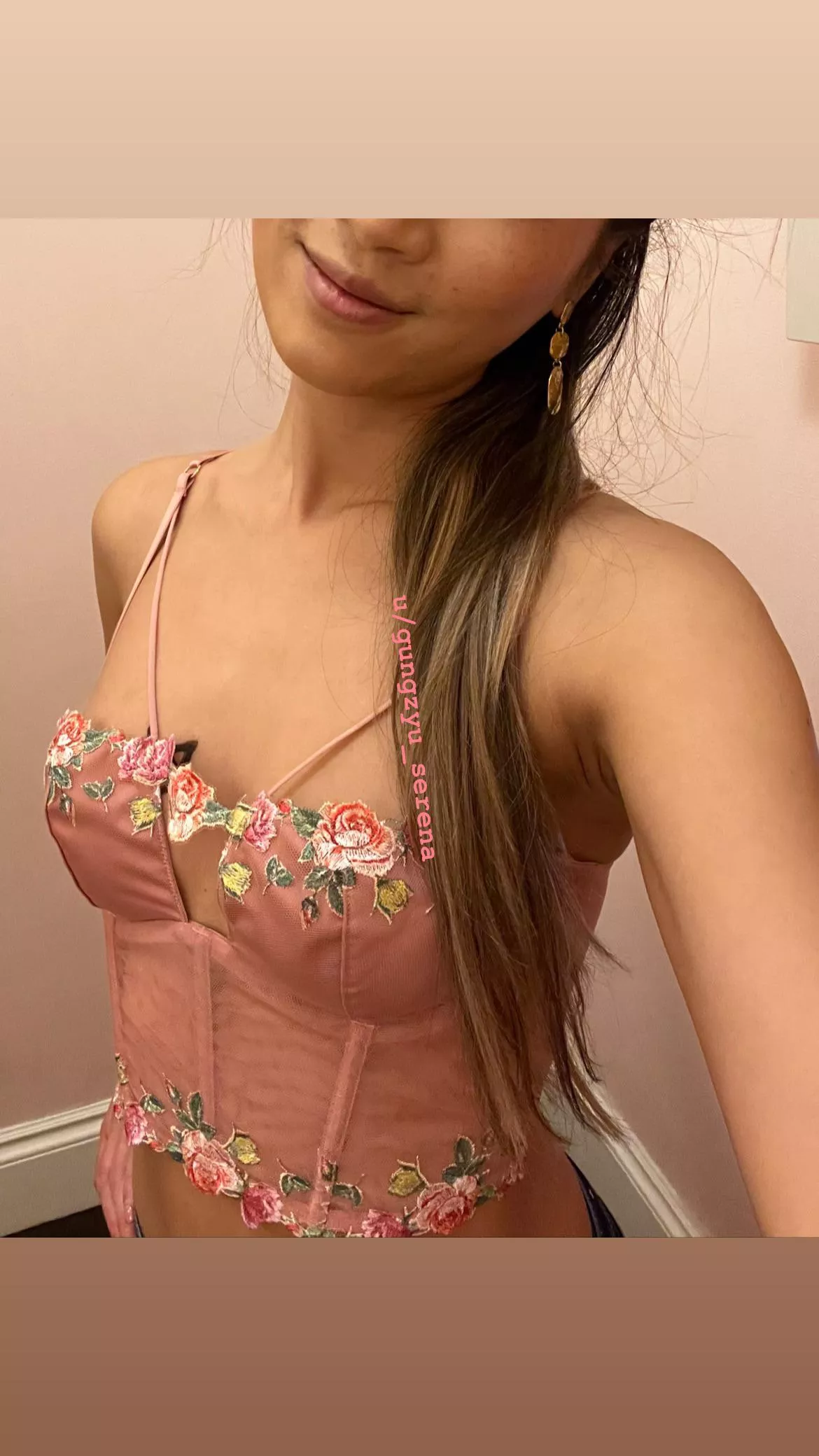 POV: Getting ready for our date night 😘 posted by gungzyu_serena