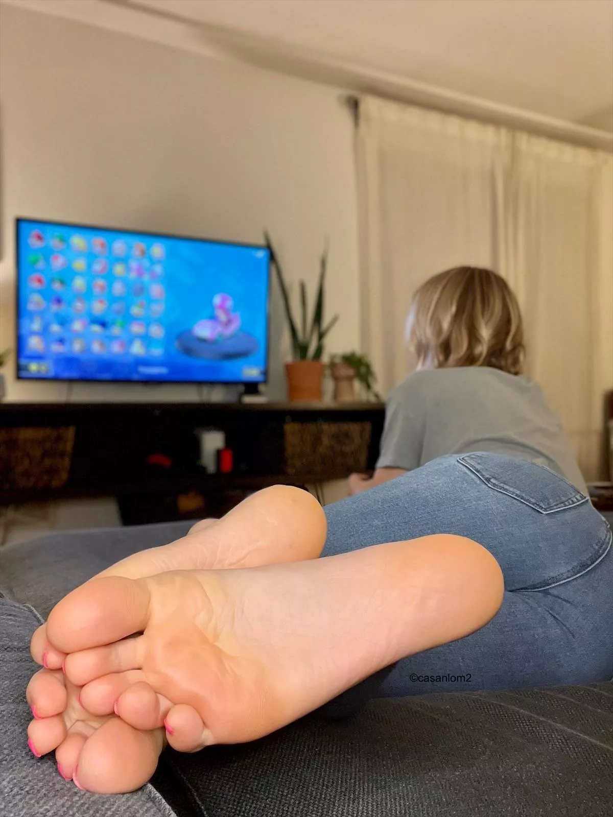 POV: my feet are in your lap while we play Mario Kart 😝 posted by Casanlom2