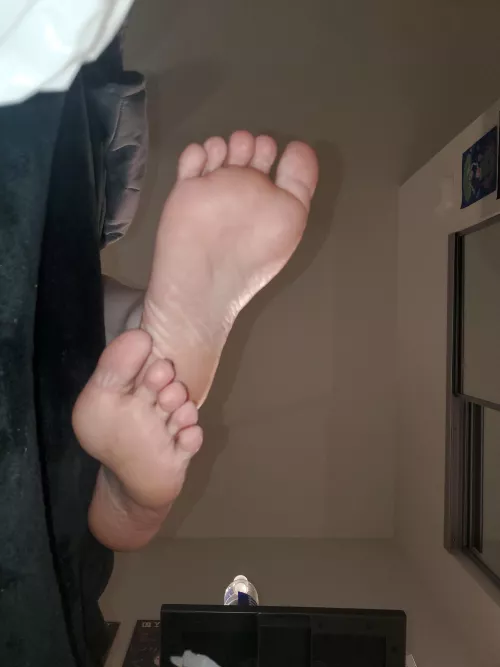 Pov: you're about to tickle my soles by madieisme101