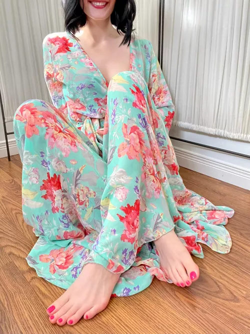 POV: You’re at a wedding and you see a pretty girl poking her feet out from under her dress. Coincidence? Or do you think she knows? by eloravontootsie