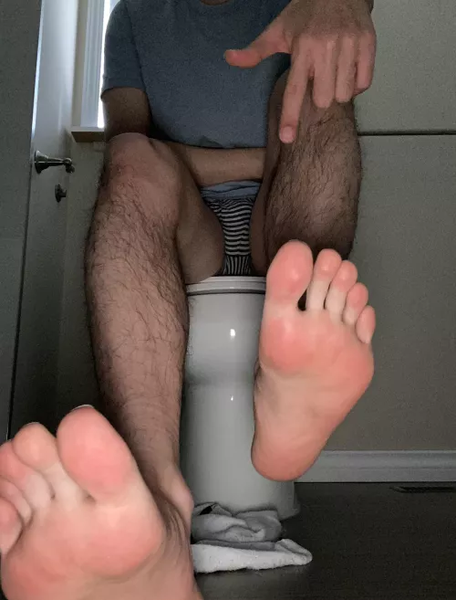 POV: you’re on the ground worshipping my sweaty alpha feet while I drain you🤣 by mathumidifier