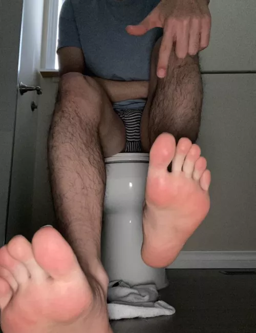 POV: you’re on your knees worshipping my sweaty alpha feet begging for it in your mouth 😈 by mathumidifier