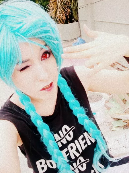 pov: you're supporting 0-15-0 jinx on your lane posted by fennylover