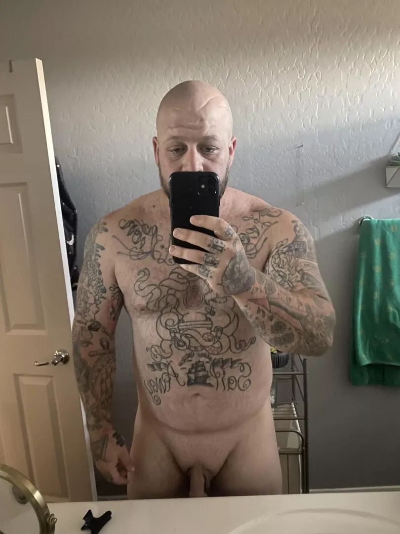 Powerlifter here 6’1 265lbs, maybe someone’s cup of tea 🤷‍♂️ posted by pwrlftr491