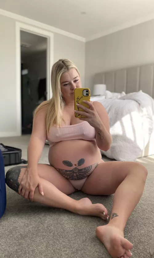 Preggo and proud of my body! by blondenpregnant