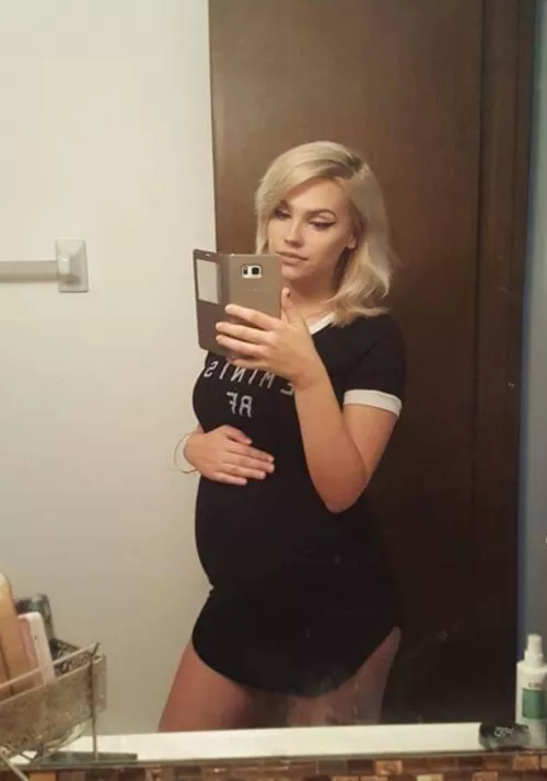 pregnancy nudes $ starting at 10$ by Emotional_Paint_8457