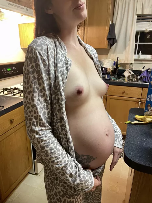 Pregnant and horny 31F by Cay_Bakes