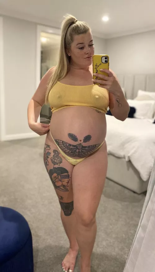 Pregnant, braless and hard nipples by blondenpregnant