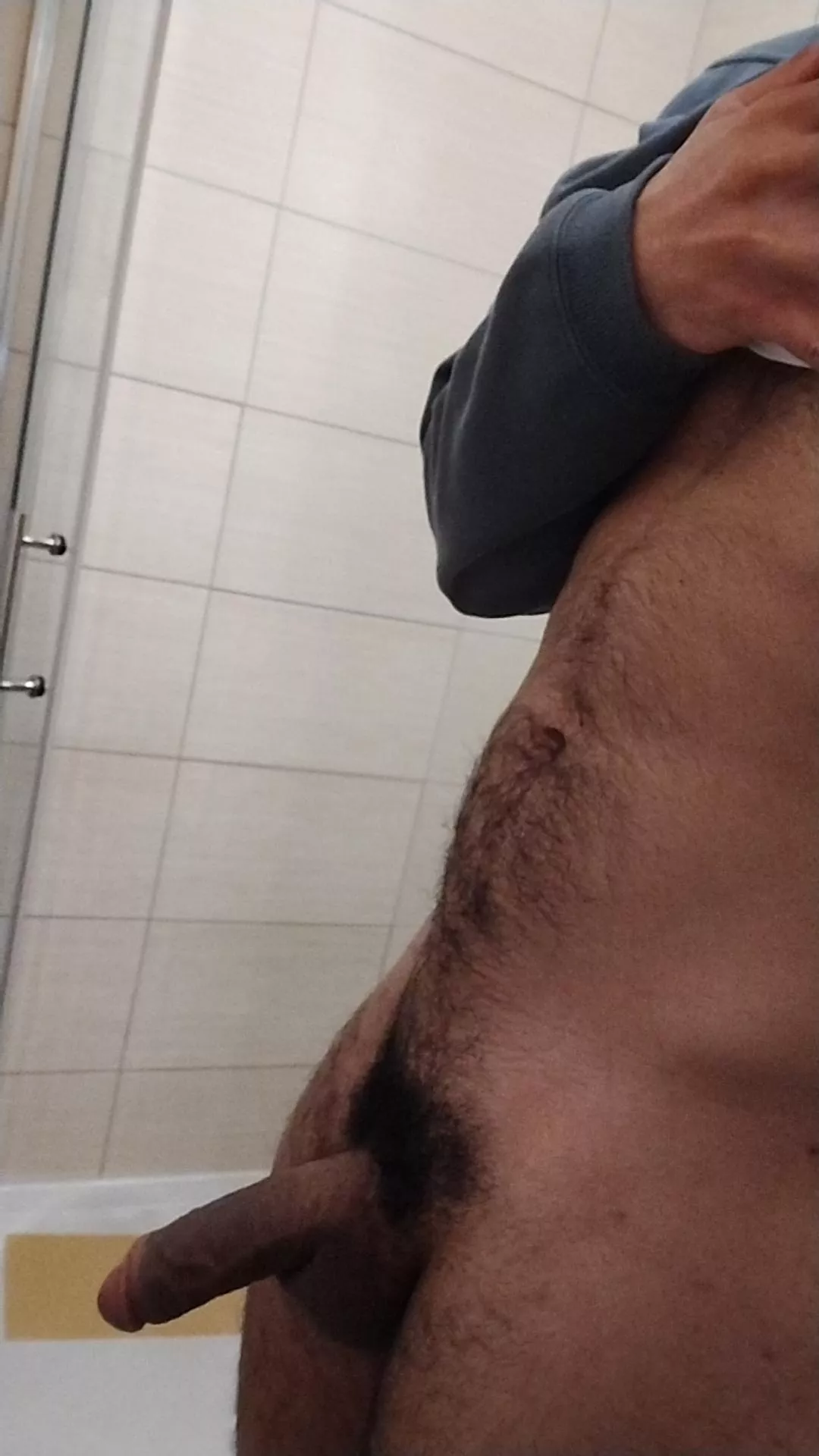 preparing myself for the shower😝 posted by fowfowback60