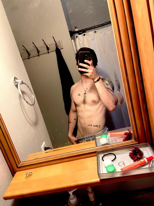 Pre-shower selfie by yuhbois