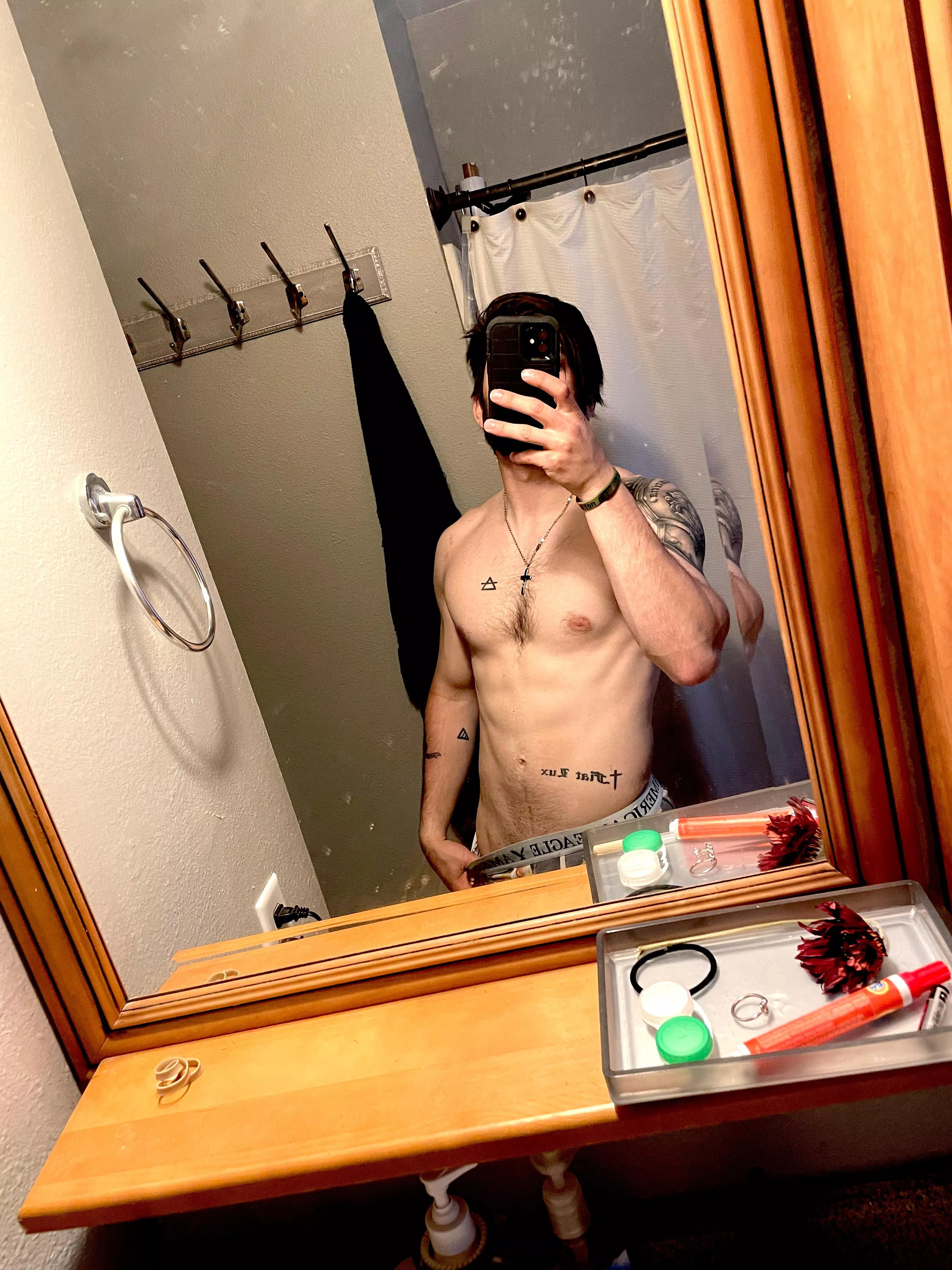 Pre-shower selfie posted by yuhbois