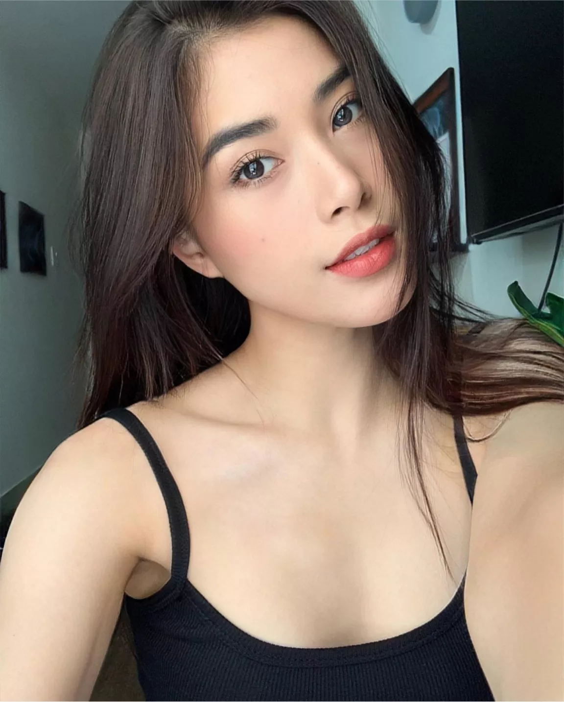 Pretty face posted by angizni