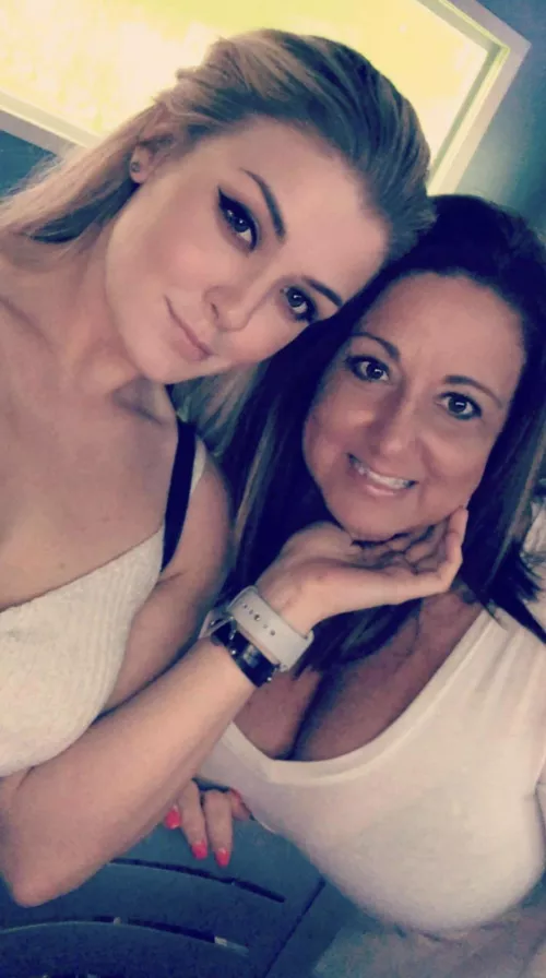 Pretty face vs big tits. 🤔 by Laylow3