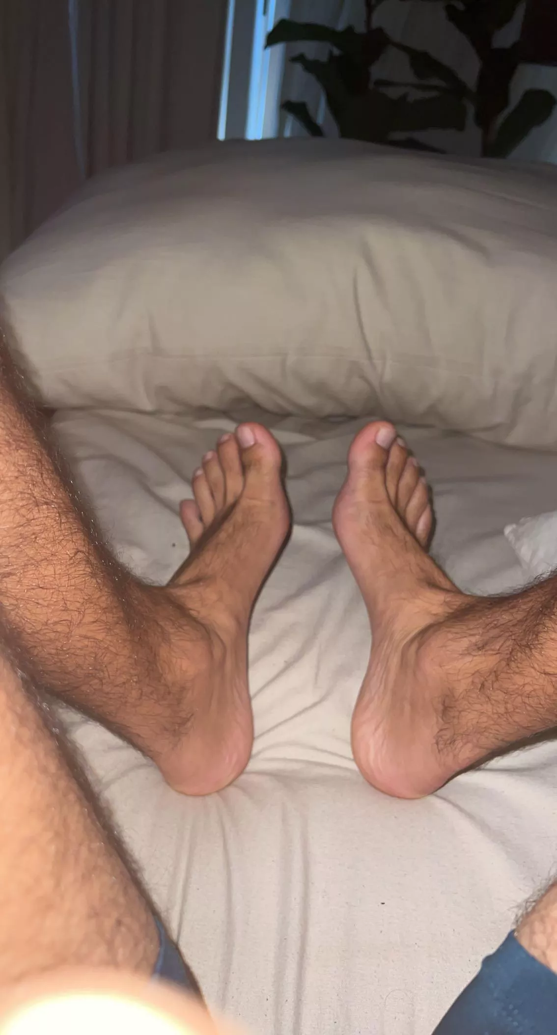 Pretty feet 🏄🏽‍♂️ DL surfer bro 😎 kinks: pits, musk, cum, feet, bareback sex and more posted by lemomchielo