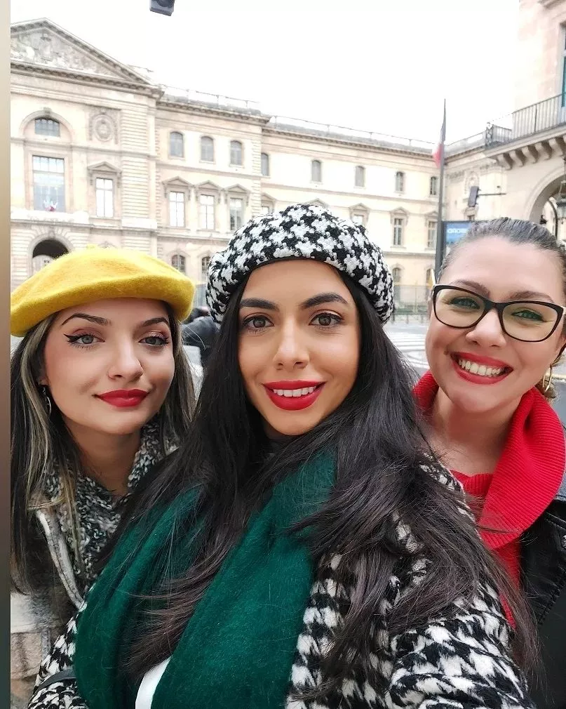 Pretty French Brunettes posted by pnsxl