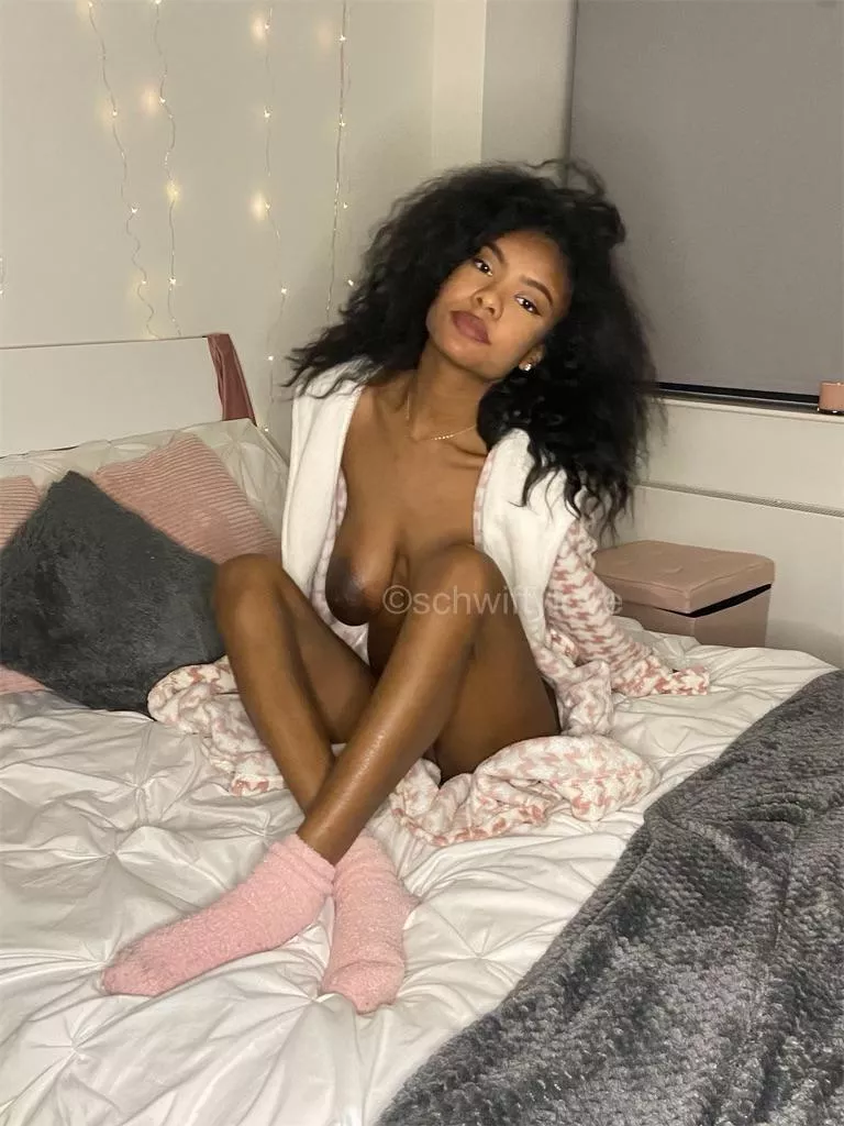 pretty in pink posted by LoveSchwifty