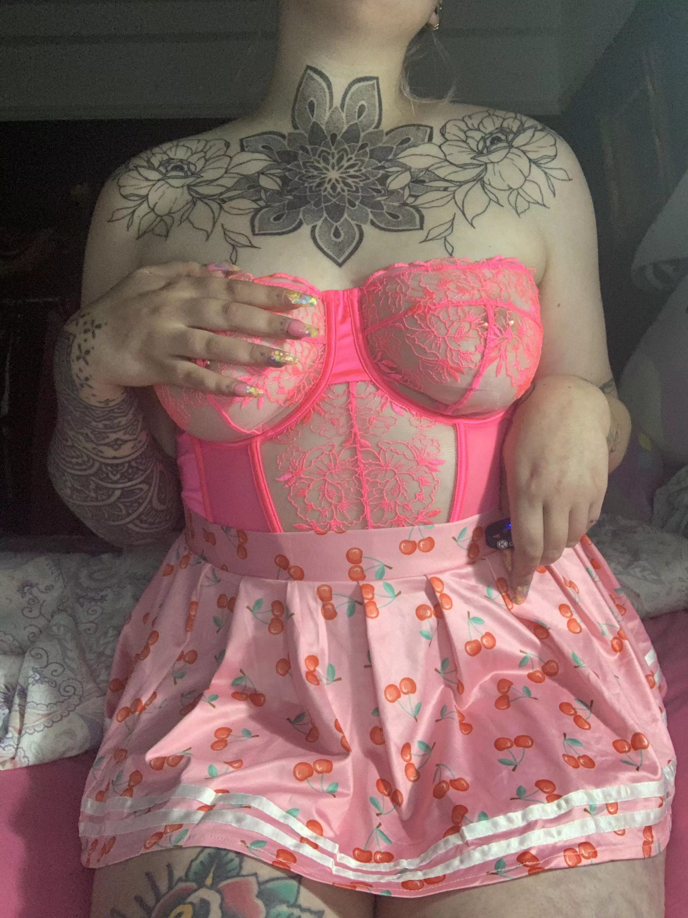 Pretty in pink 💖 posted by Misspeachyykeen