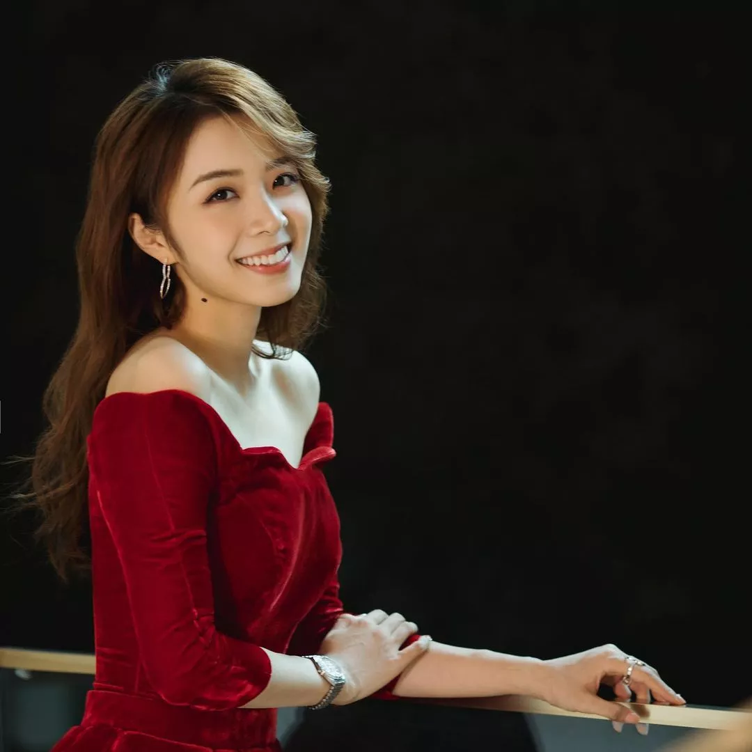 pretty in red posted by FreezeSirus