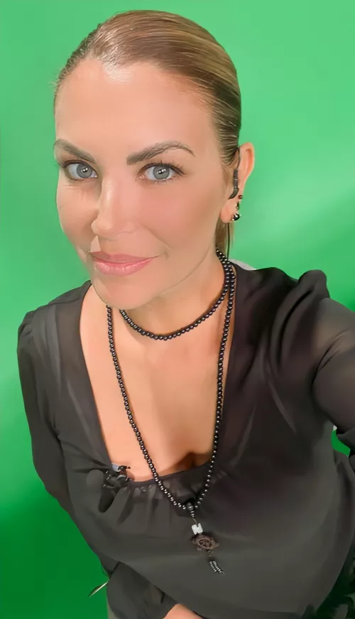 Pretty MILF 😍 by ranchero18cm