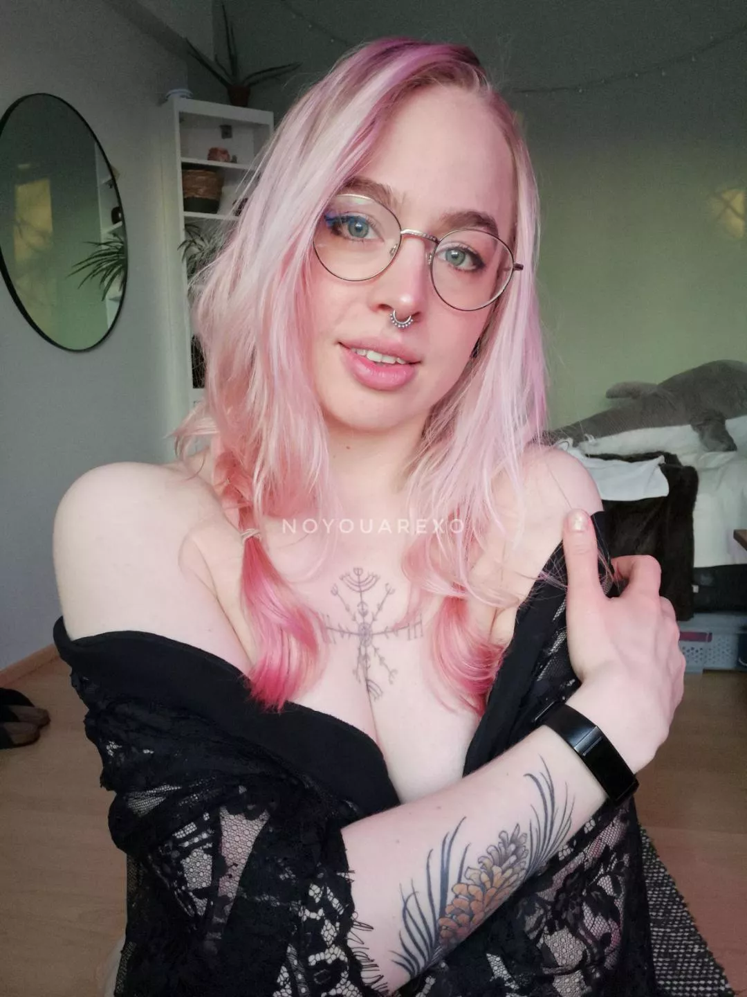 Pretty pink [F] posted by Noyouarexo