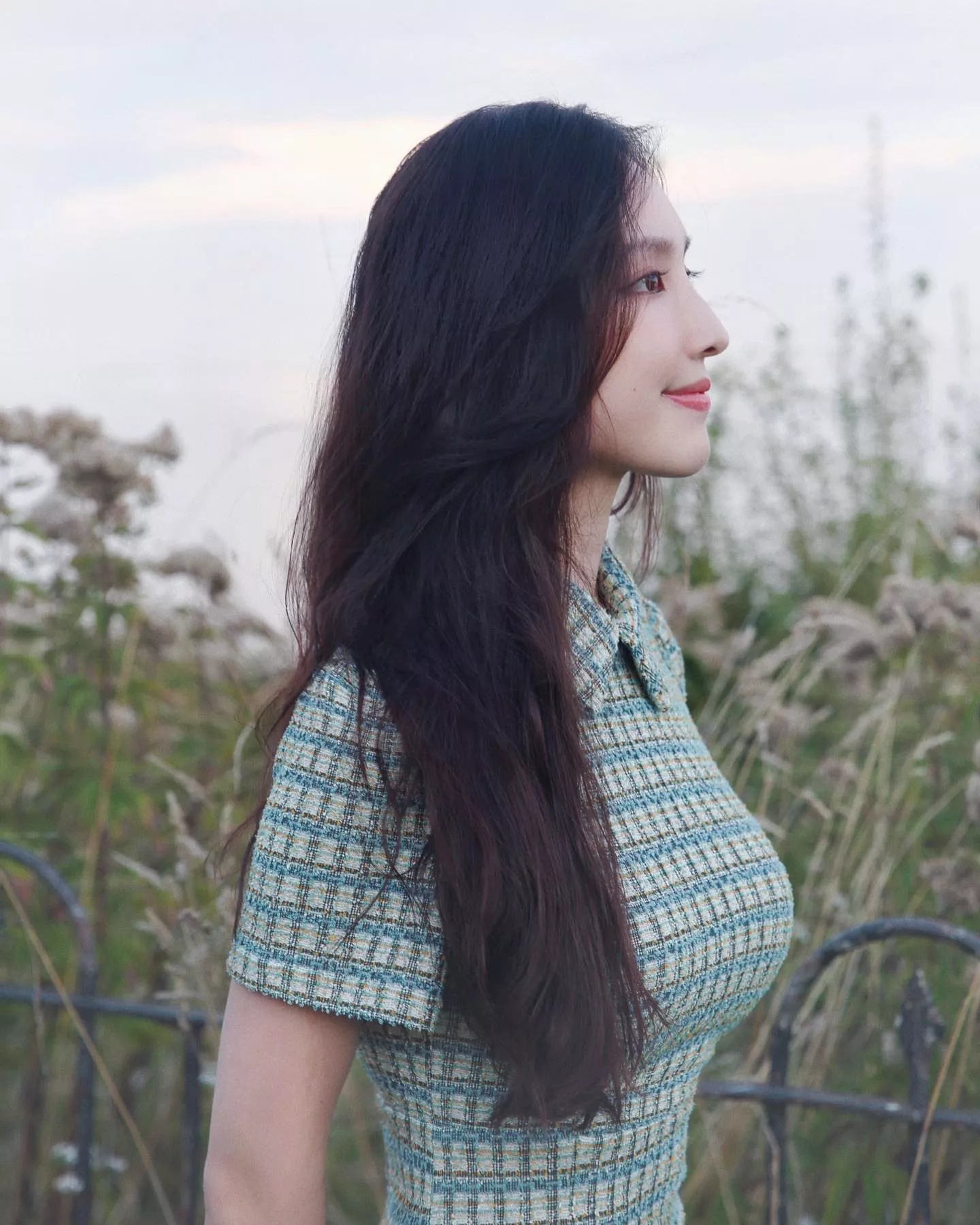 Pretty profile posted by Majestic_Painter8660