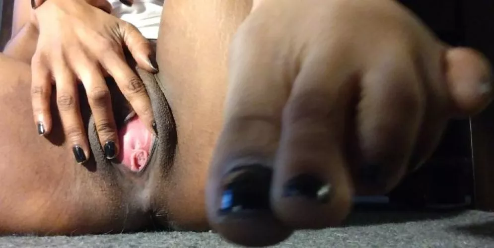 pretty pussy and black nails 🤤💦 by imaniih4_20