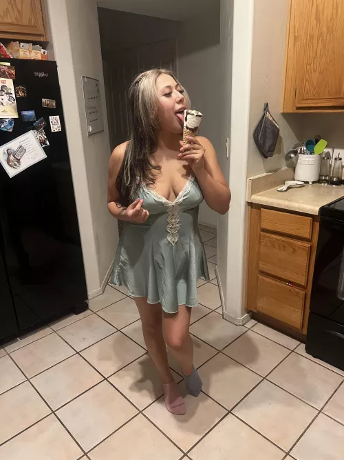 Pretty slut reporting for breeding by rosalindaamfc