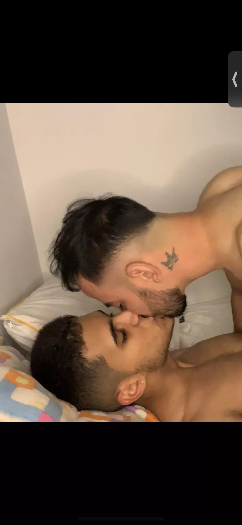 Pretty sure you guys love kissing 😏 posted by Pipe_Momext