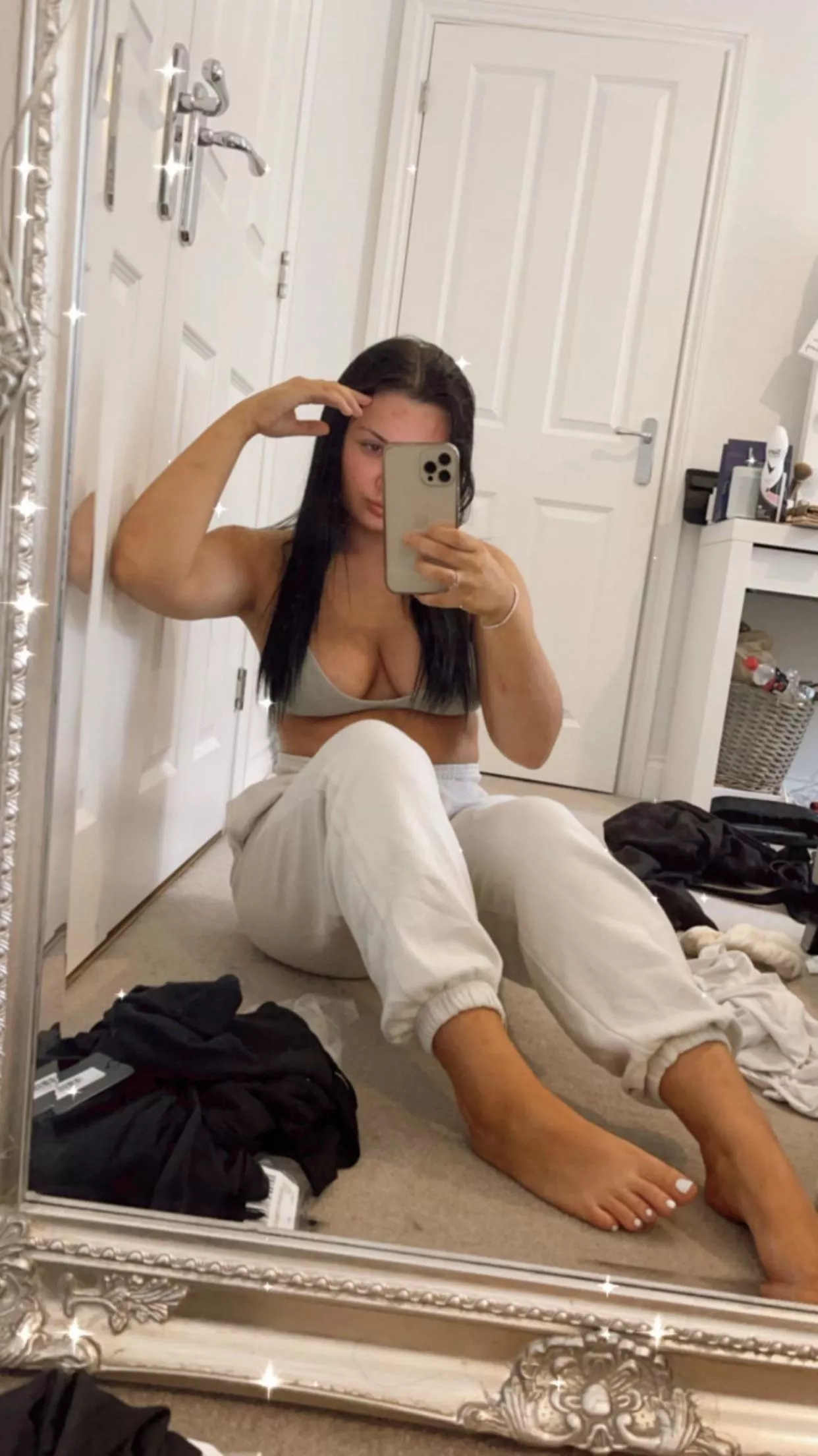 Pretty toes posted by Light5735