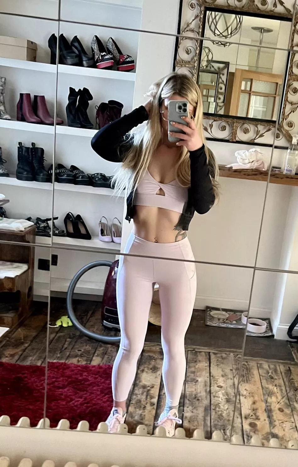 Preworkout selfie :) [F] posted by KittyPAWGx