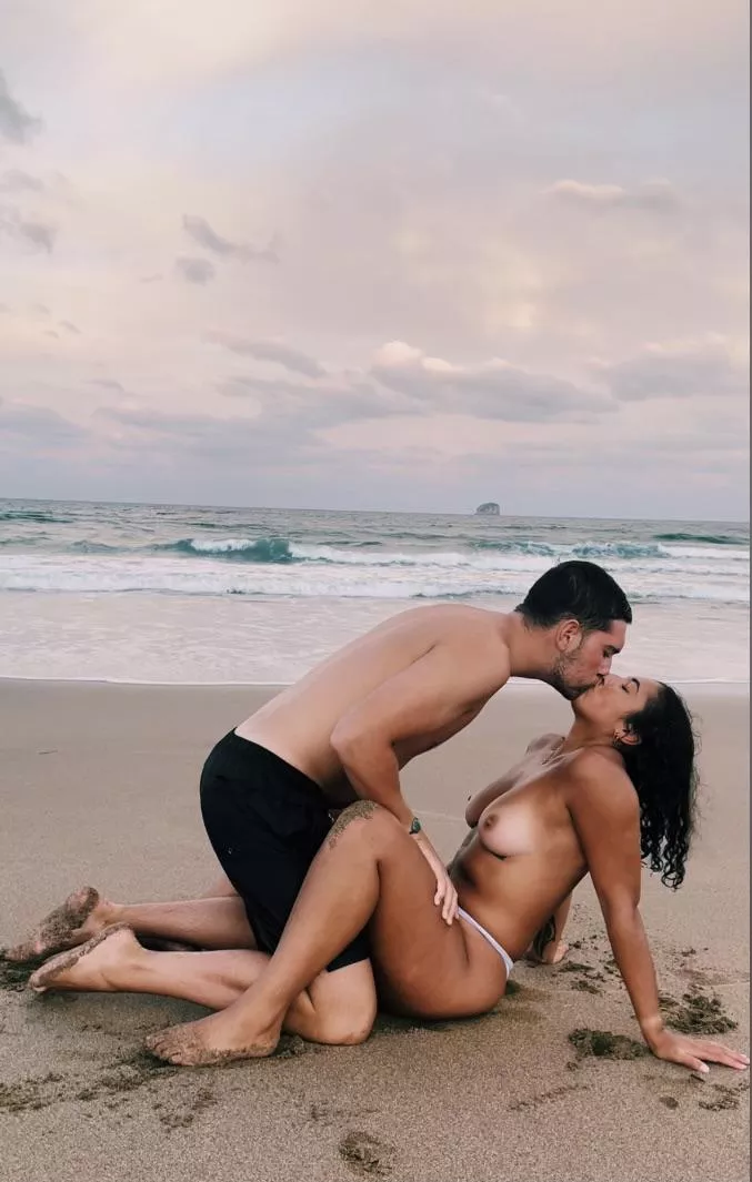 Public beach fuck 🙈💦 posted by kaceykai