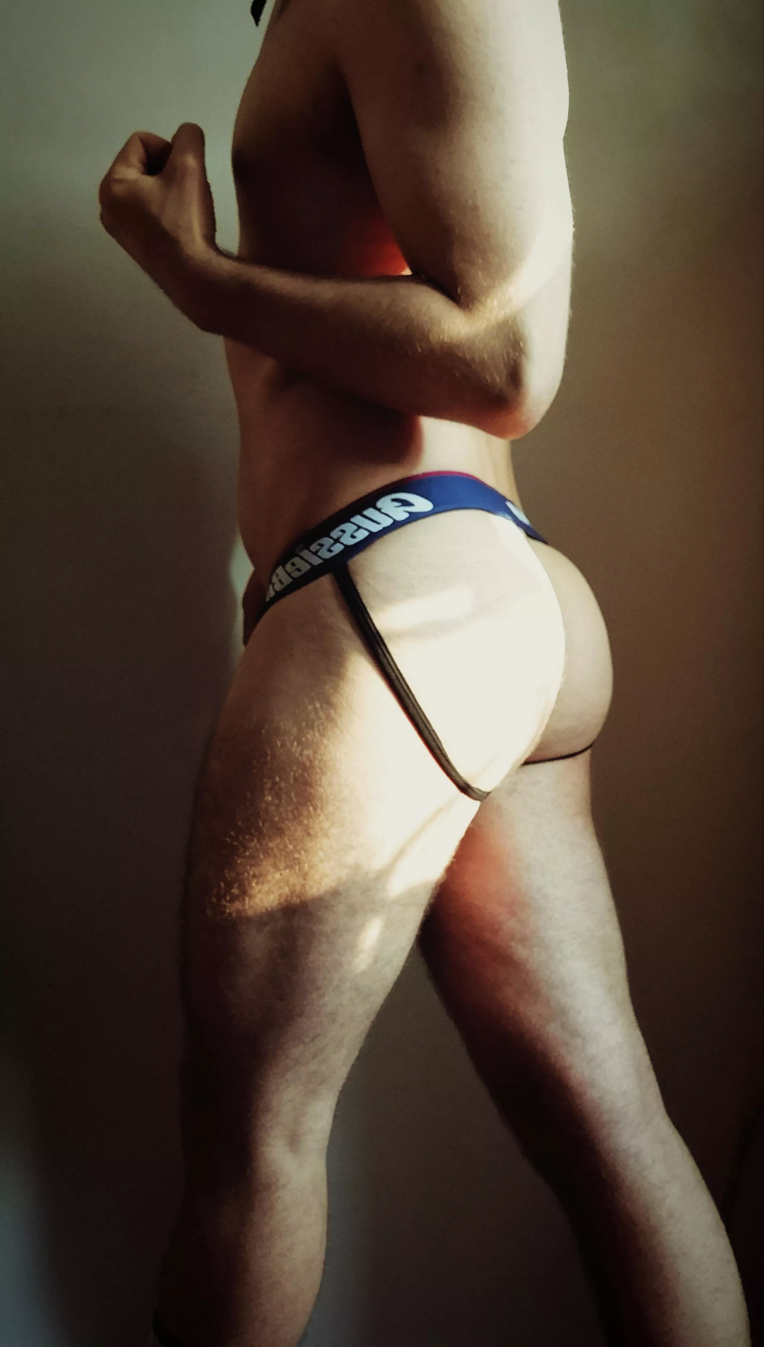 pull me closer posted by socks_n_jocks