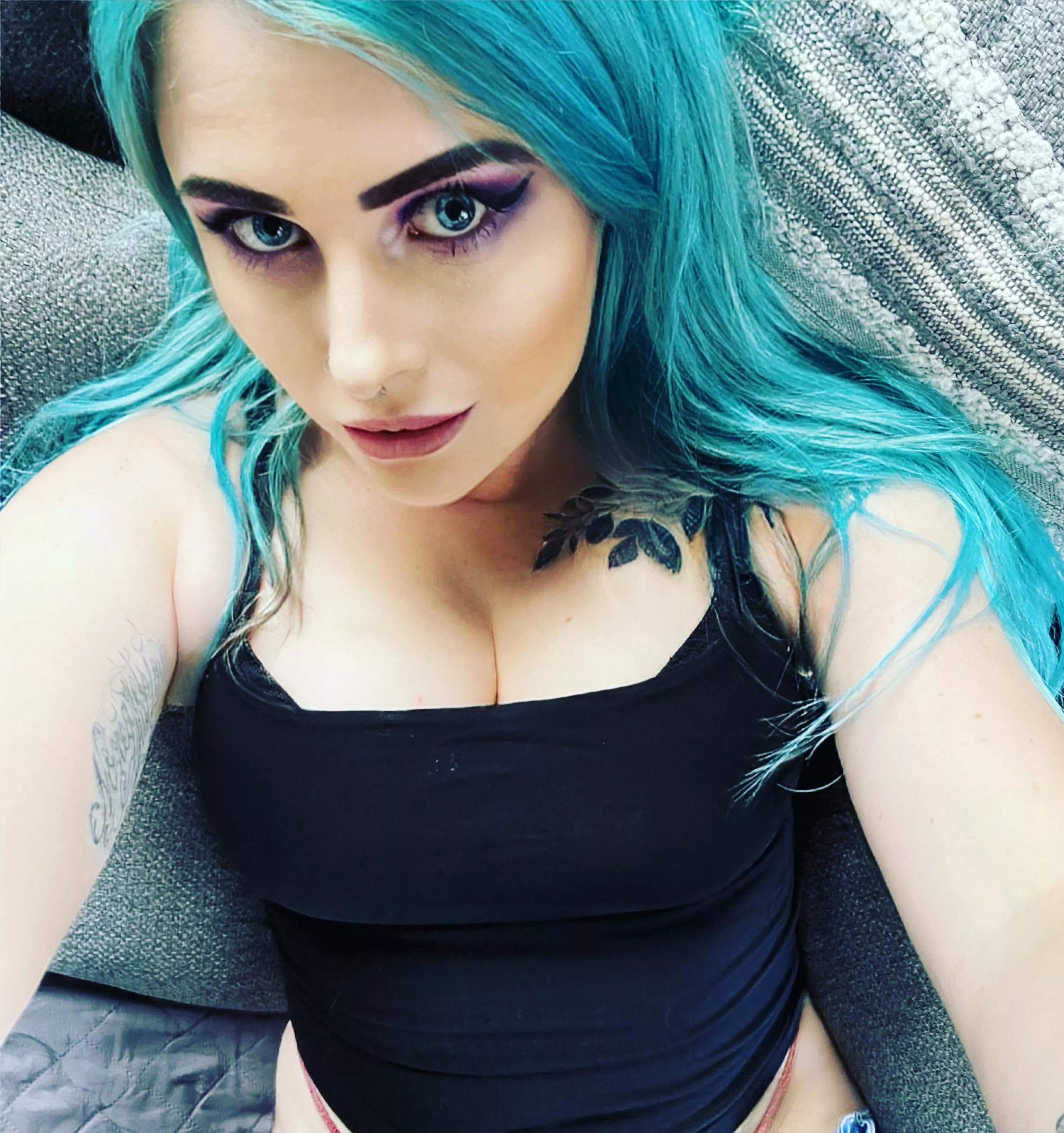 Pull my trousers down…I’m begging for dick posted by Teagan_OF