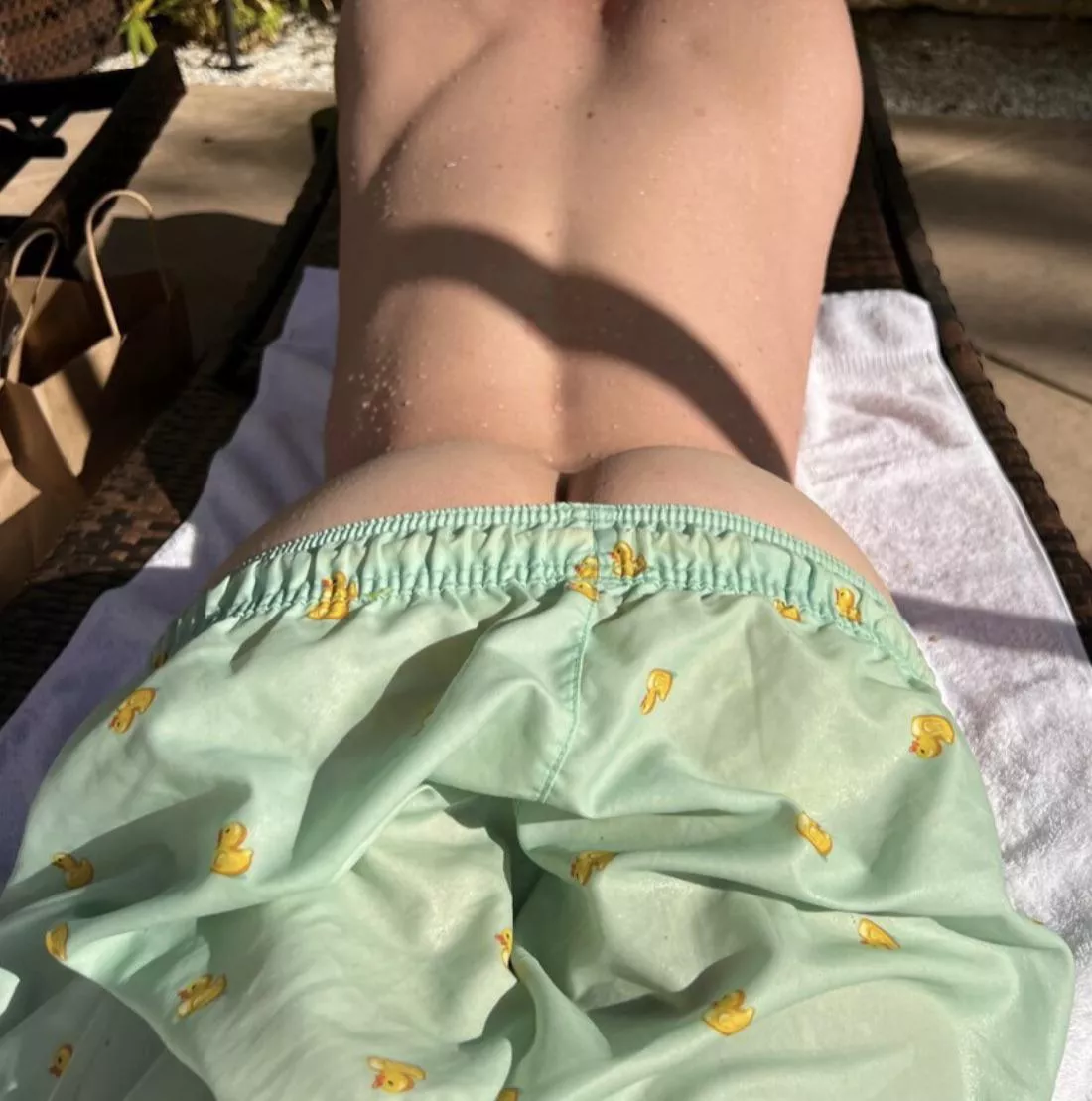 Pull them down 😋 posted by Garcondejour