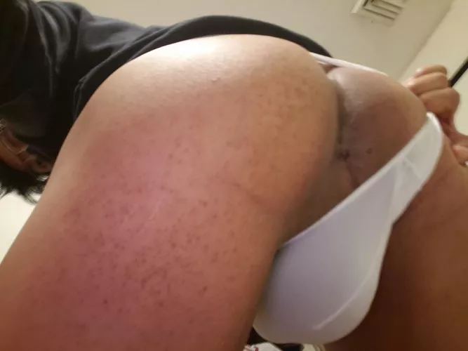 Pulling aside my underwear by chamilktea