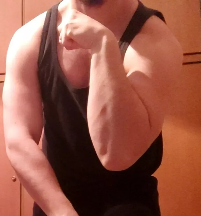 Pumped forearm :) posted by skskdndndkekm