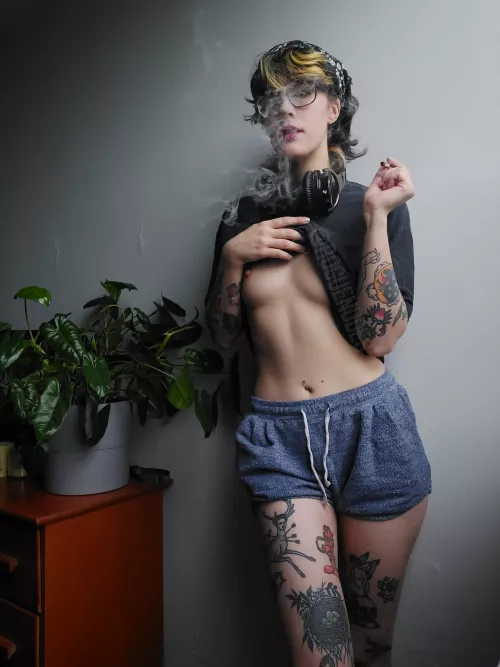 Punk pothead at your service by roguenudez