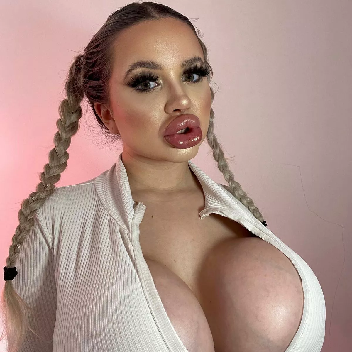 Pure Bimbo posted by CuratedByMe