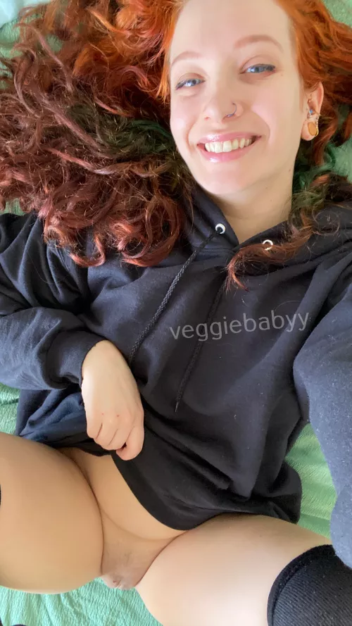 pussy and a smile :) by veggiebabyy